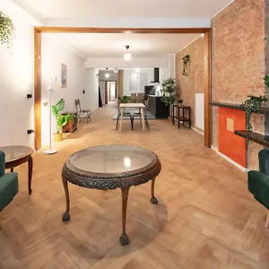 Two-bedroom In The Heart Of Appartement